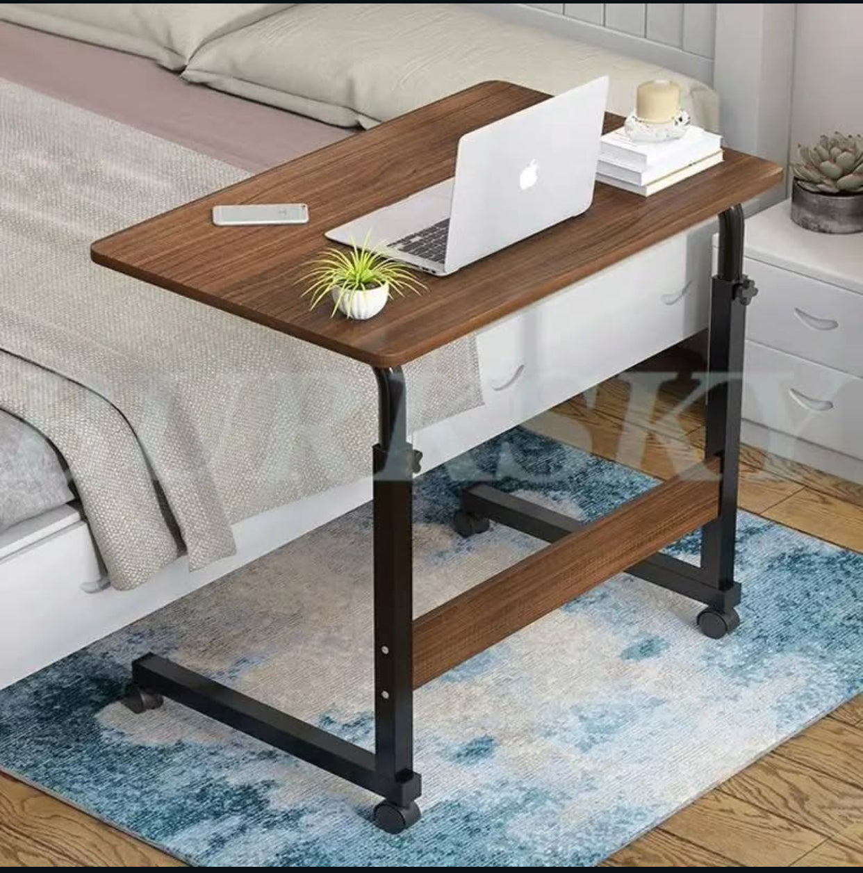 Easy table for laptops and studies