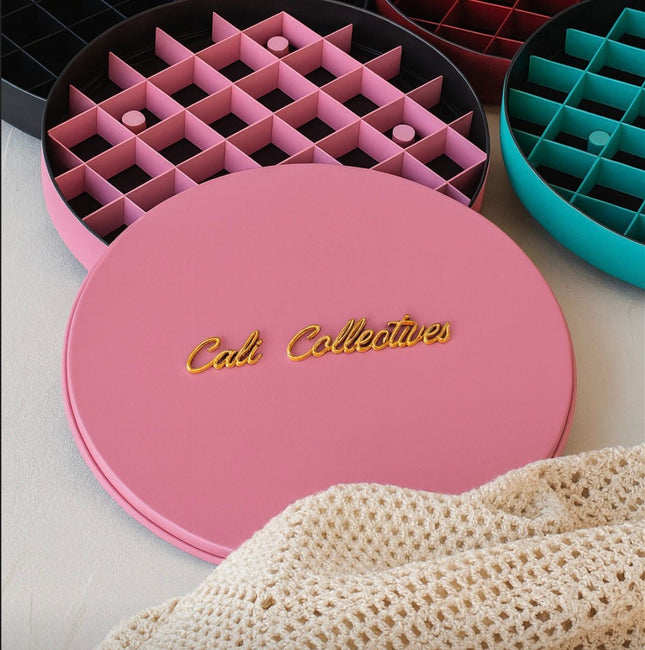 Baking container with square cutter