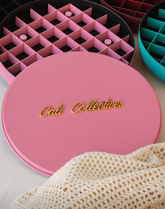 Baking container with square cutter